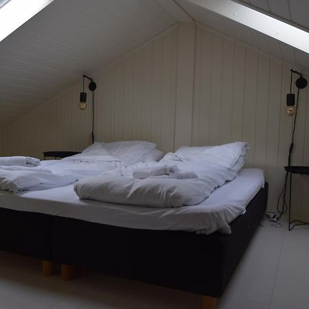 Nydelig Hytte Med Fantastisk Beliggenhet Ved Sjoen Villa Laupstad Ngoại thất bức ảnh