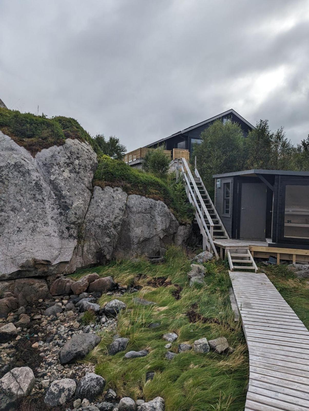 Nydelig Hytte Med Fantastisk Beliggenhet Ved Sjoen Villa Laupstad Ngoại thất bức ảnh