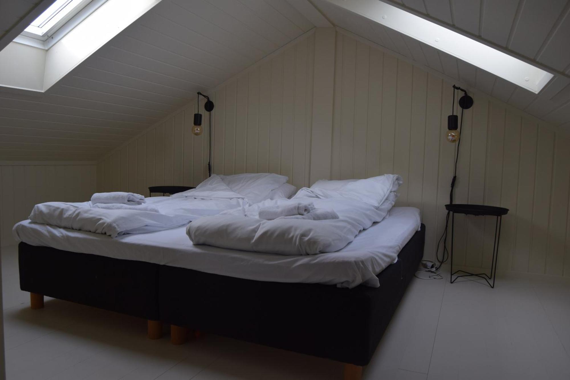 Nydelig Hytte Med Fantastisk Beliggenhet Ved Sjoen Villa Laupstad Ngoại thất bức ảnh
