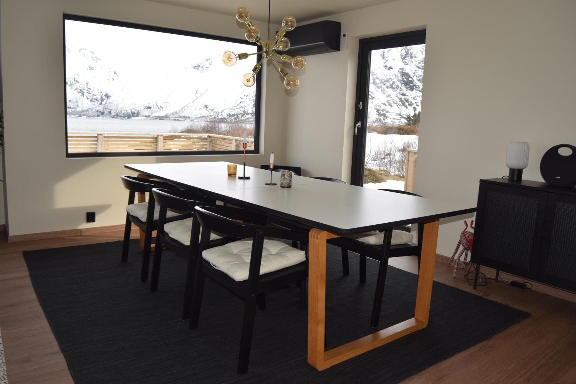 Nydelig Hytte Med Fantastisk Beliggenhet Ved Sjoen Villa Laupstad Ngoại thất bức ảnh