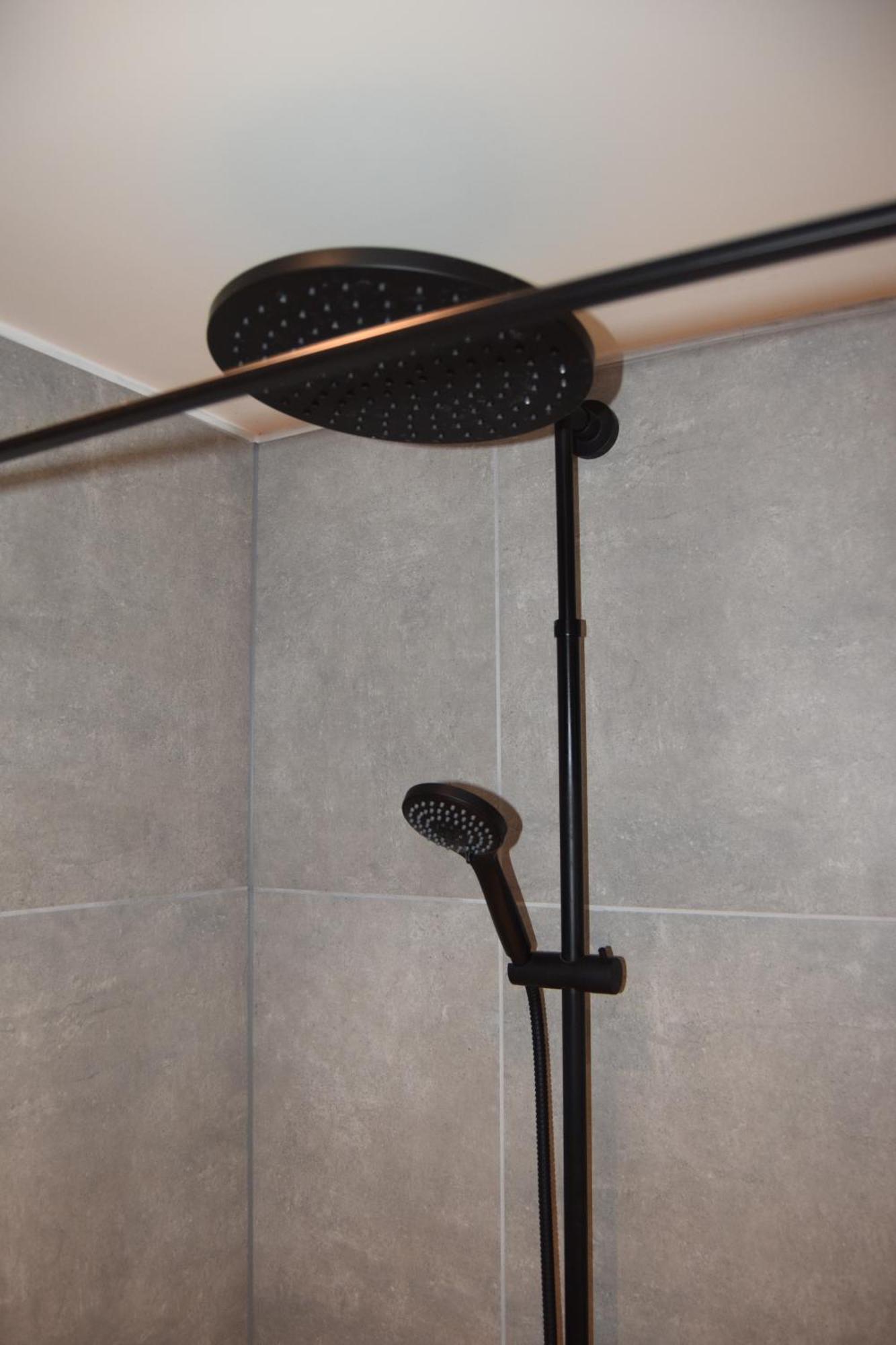 Nydelig Hytte Med Fantastisk Beliggenhet Ved Sjoen Villa Laupstad Ngoại thất bức ảnh